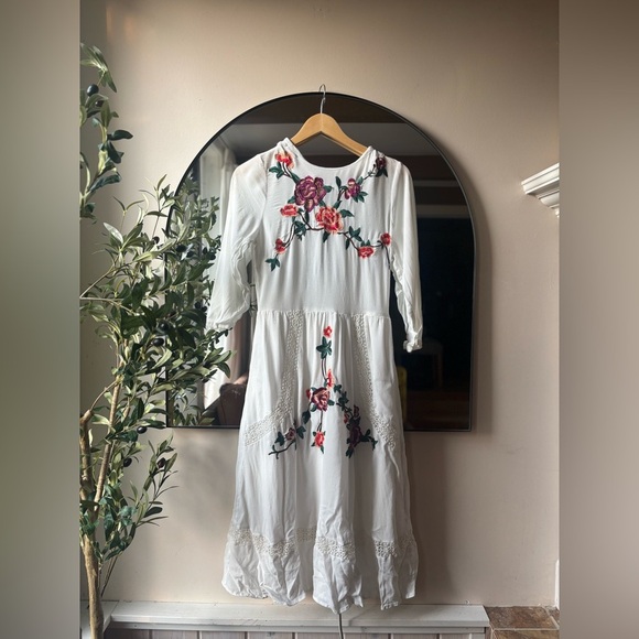 ASOS | premium lace embroidery mini dress with open back | size 6 - Picture 3 of 6